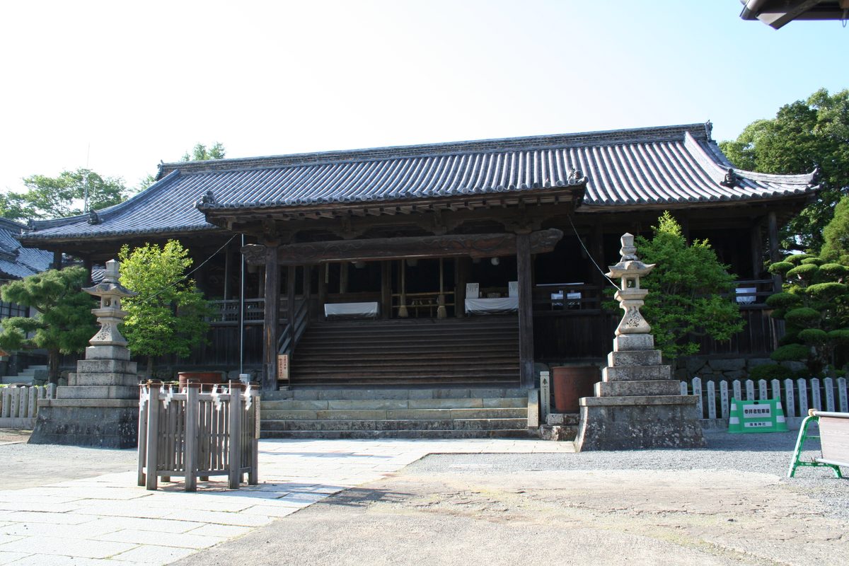 The worship hall of Hiromine Shrine in Himeji.